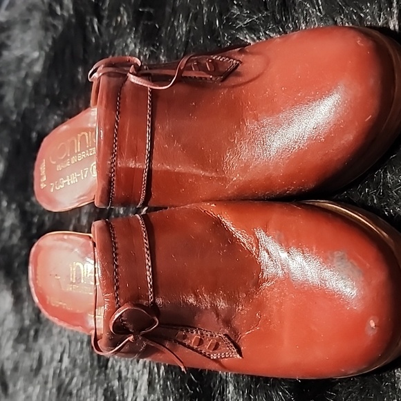 Connie Women's Red Heeled Mules. Lightly Used. Size 8M. - Picture 3 of 8